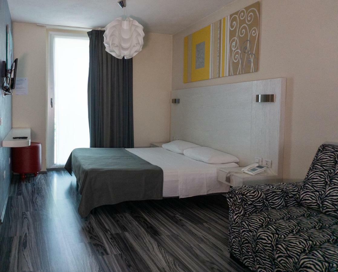Atelier Hotel Design Gardone Riviera Buitenkant foto